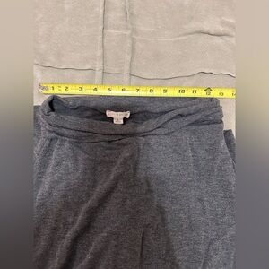 Zenana Outfitters stretchy gray skirt. Women’s size large